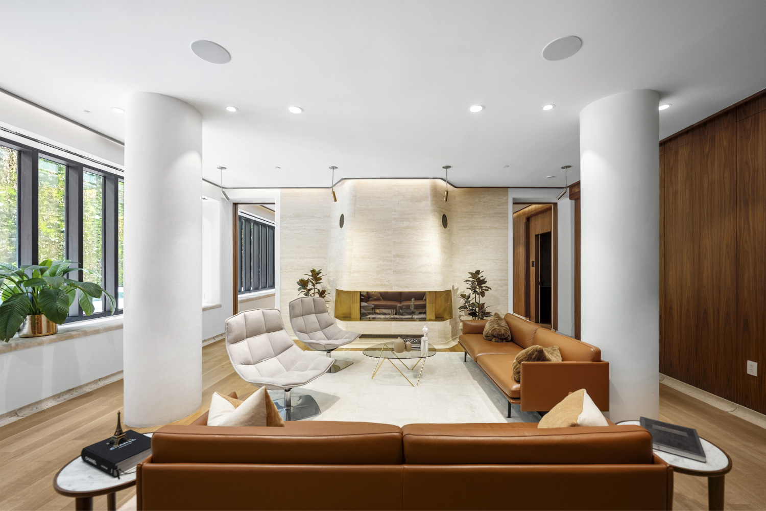 110 CHARLTON Street 8A