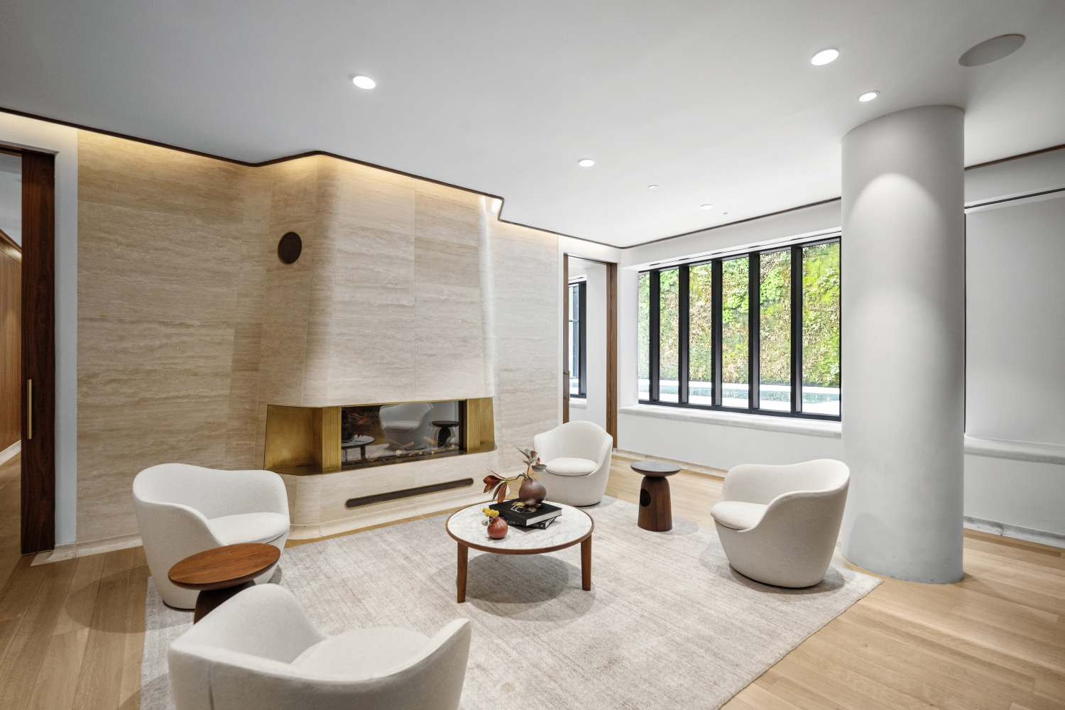 110 CHARLTON Street 8A