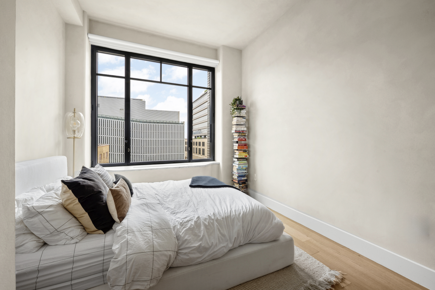 110 CHARLTON Street 8A