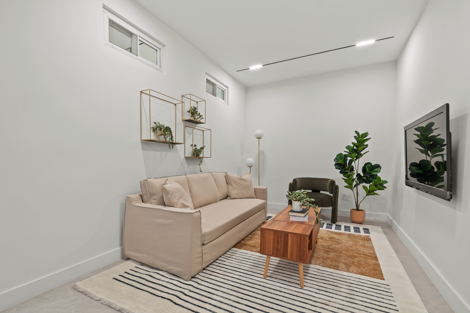 61 N HENRY Street TH2