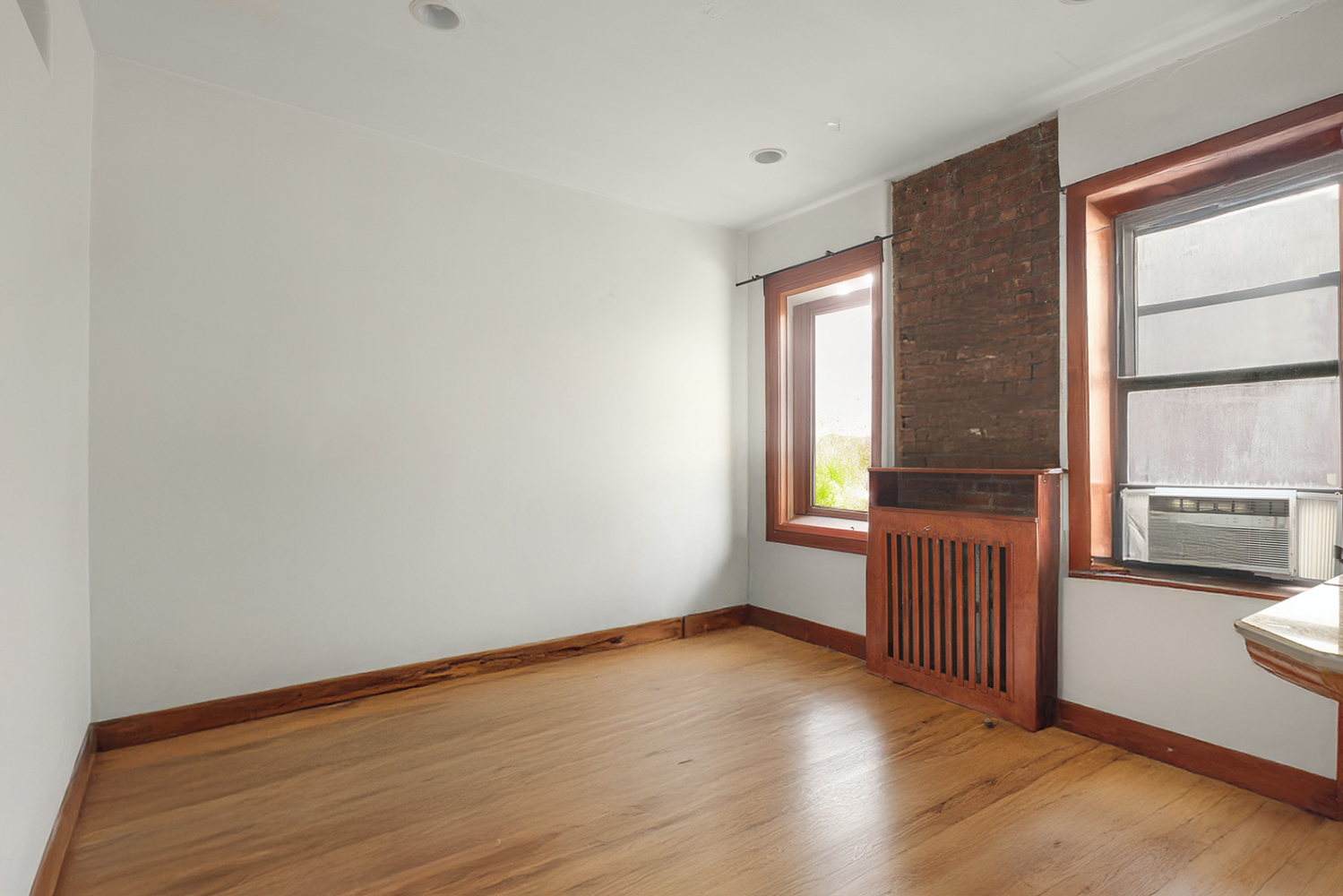 110 ROGERS Avenue 3R