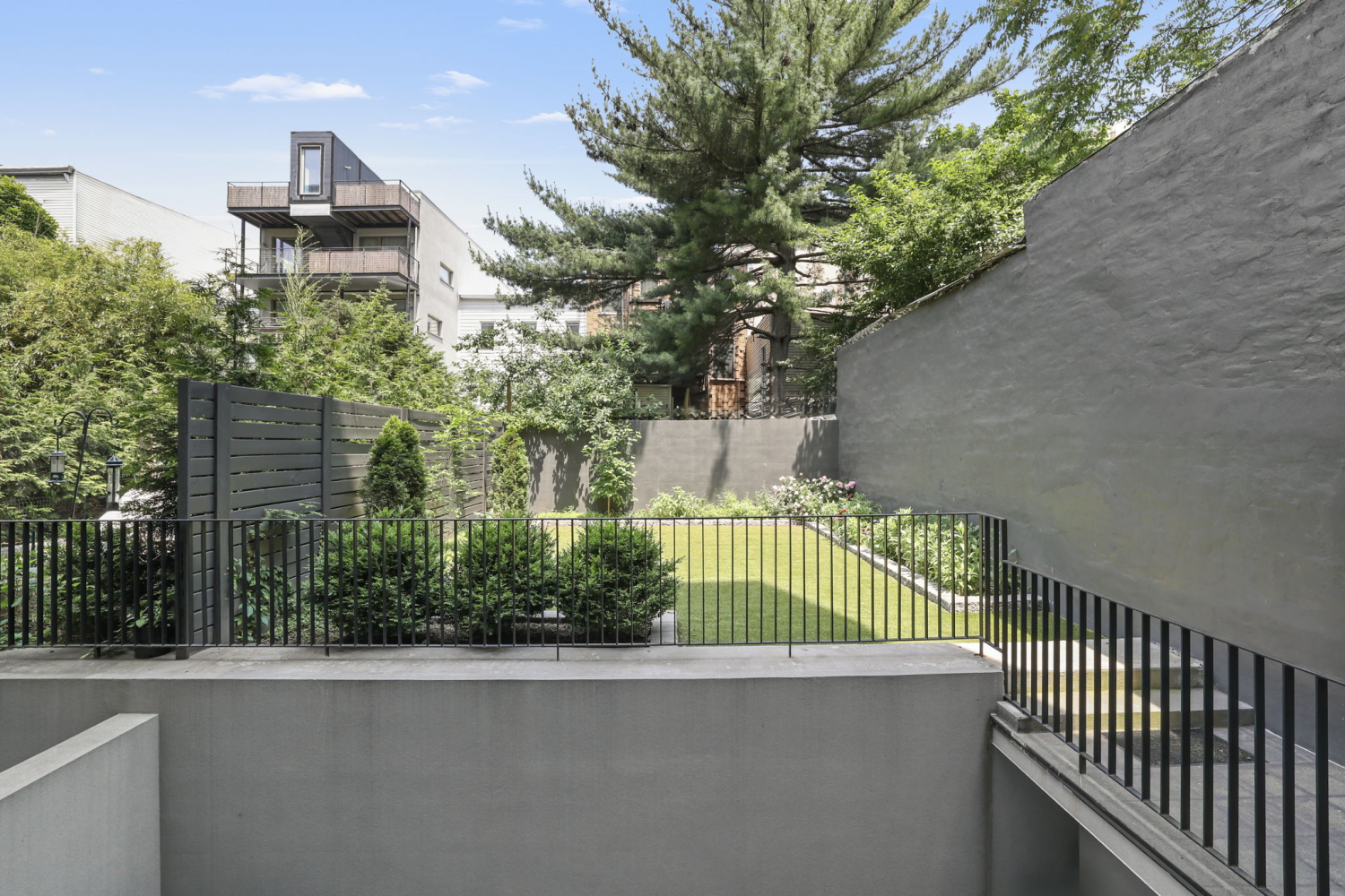 153 GREEN Street 1B