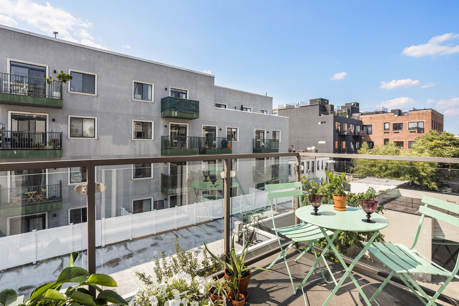 369 HARMAN Street D4