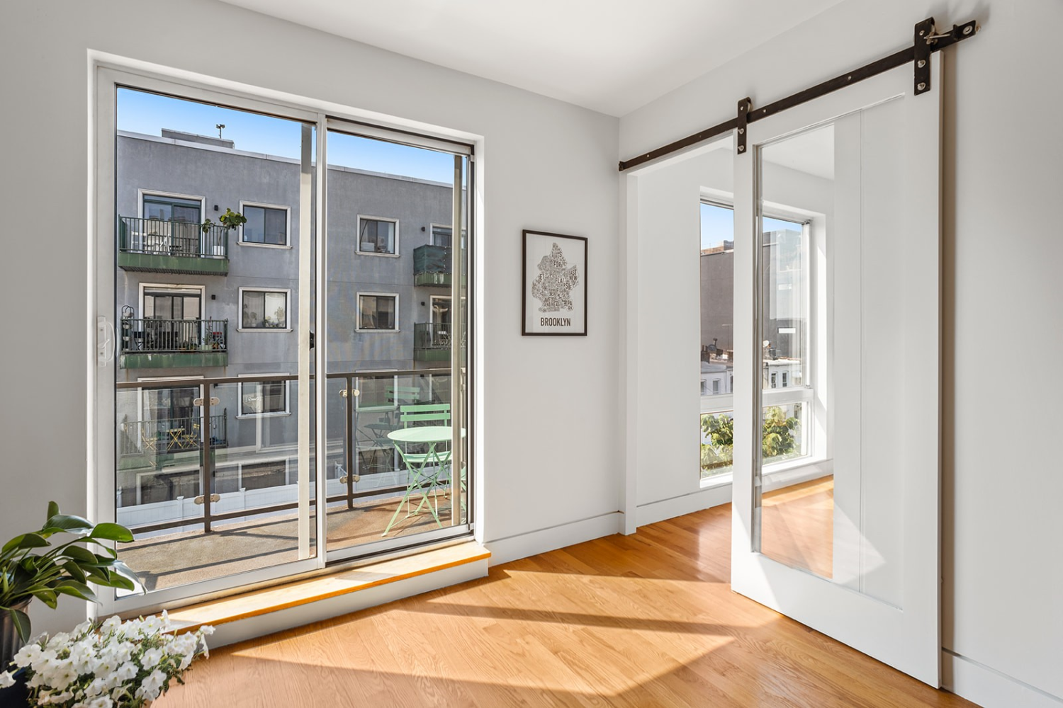 369 HARMAN Street D4