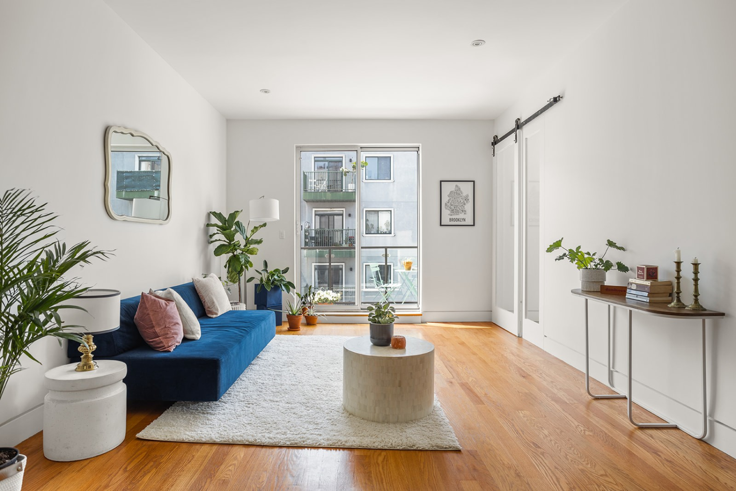 369 HARMAN Street D4