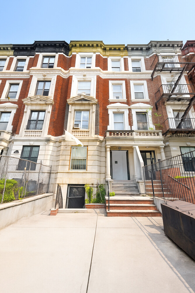 717 EASTERN Parkway