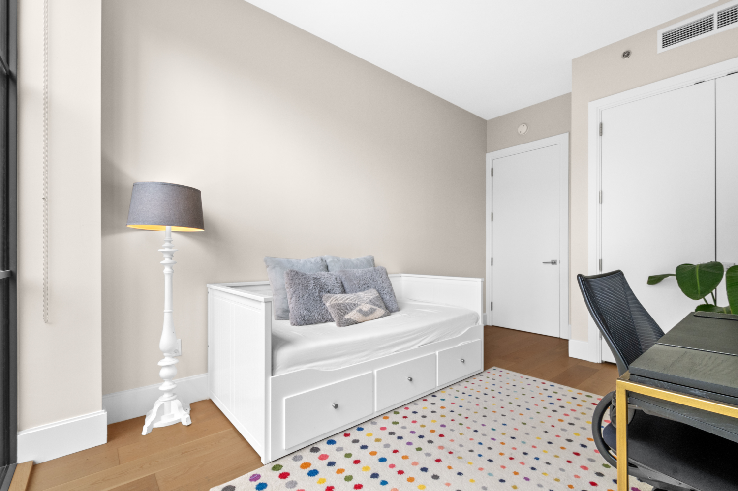 22-18 JACKSON Avenue 208