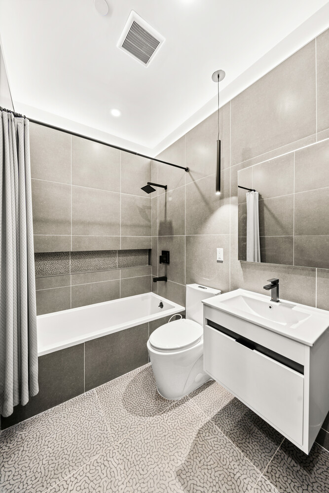785 E 34TH Street 2C