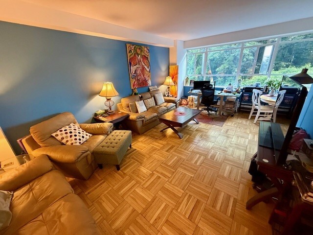 2727 PALISADE Avenue 4L