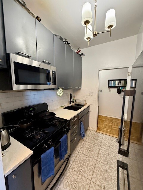 2727 PALISADE Avenue 4L