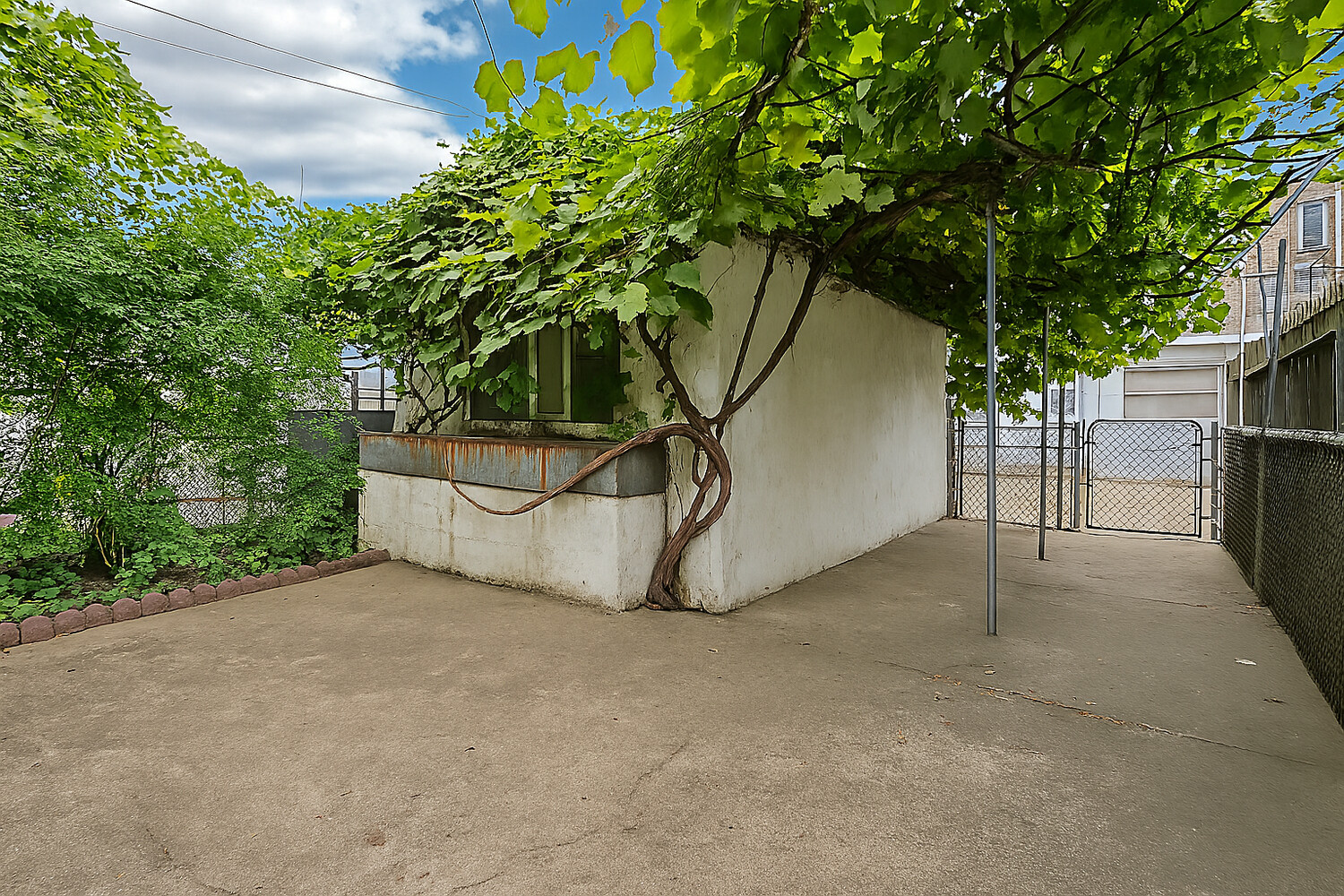 2052 E 29TH Street