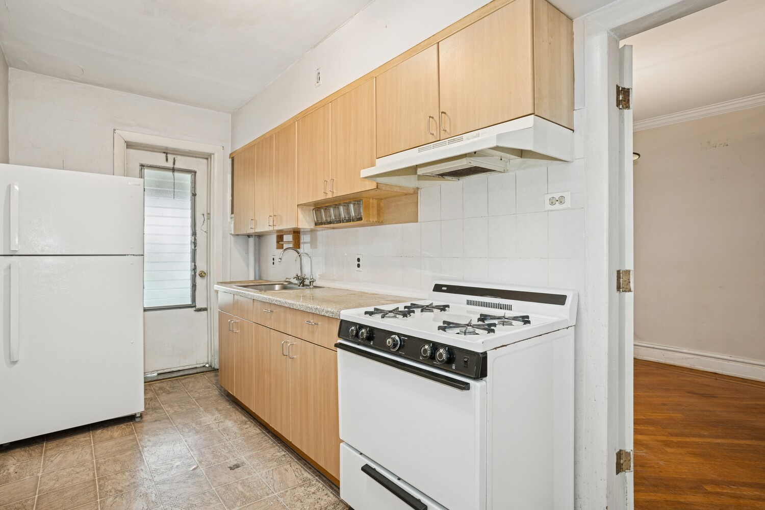 2052 E 29TH Street