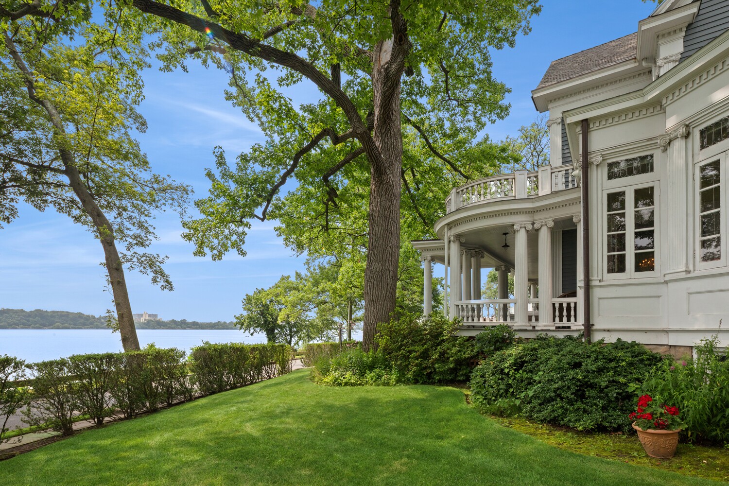 28 SHORE Road