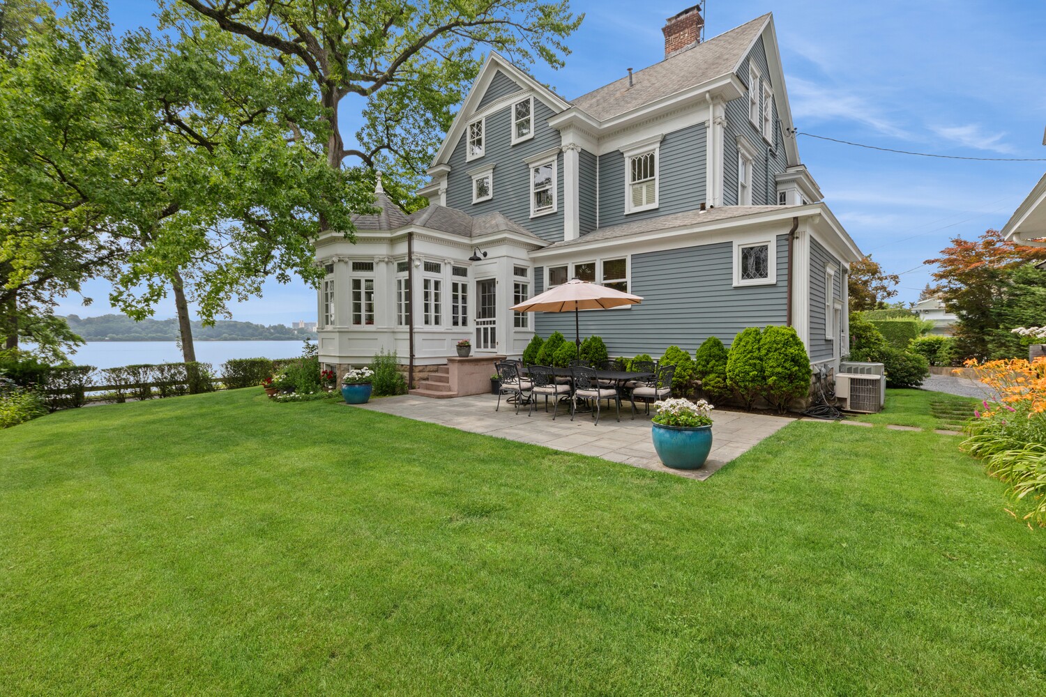 28 SHORE Road