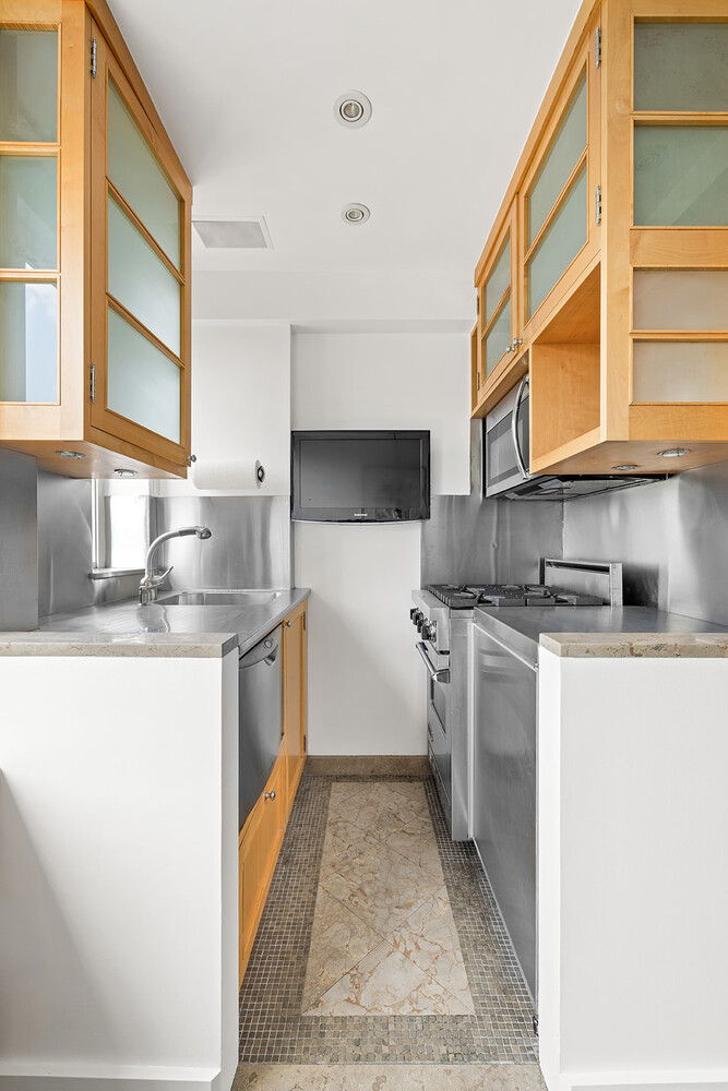 120 CENTRAL Park S 6C