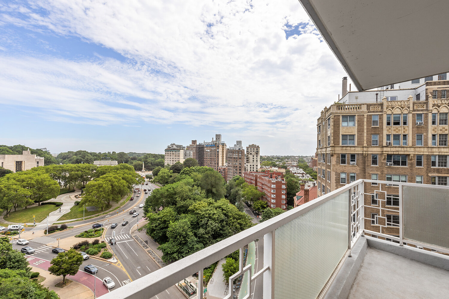 10 PLAZA Street 15A
