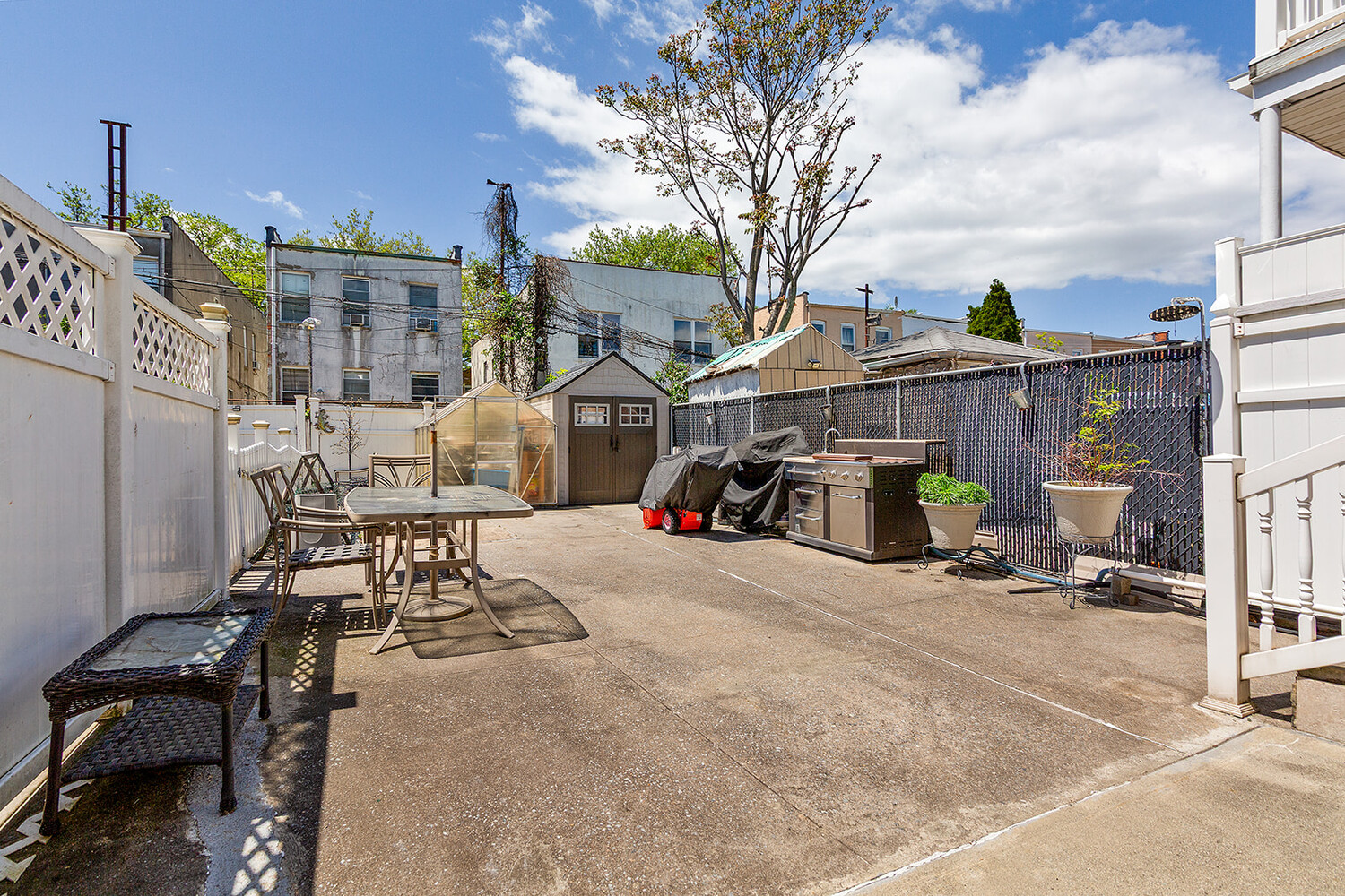 2036 W 10TH Street