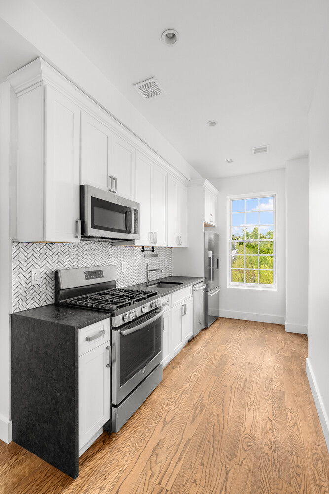 935 LAFAYETTE Avenue 2