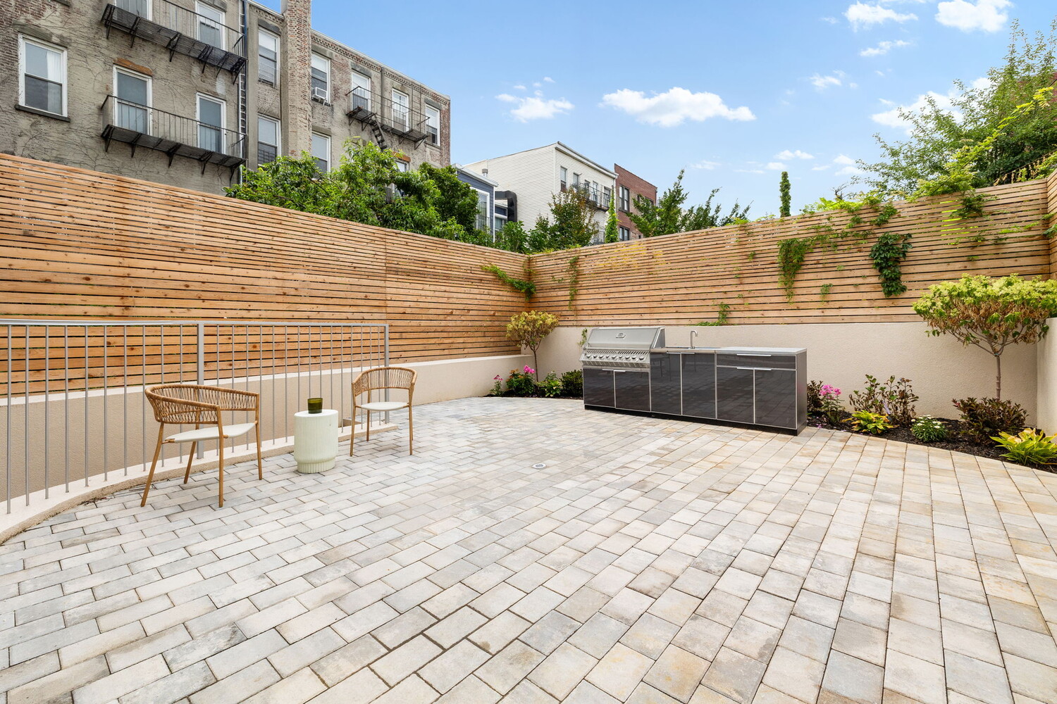123 MESEROLE Avenue GARDEN
