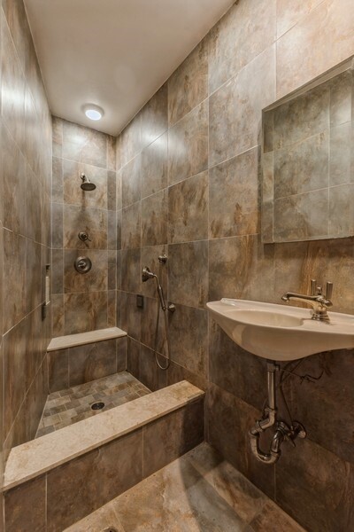 11 W 121ST Street