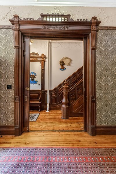 11 W 121ST Street