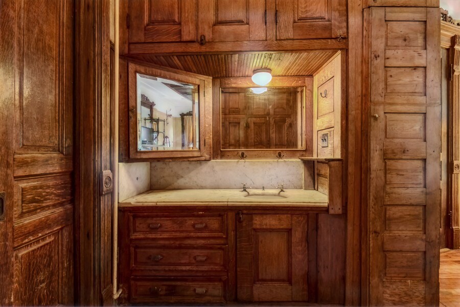 11 W 121ST Street