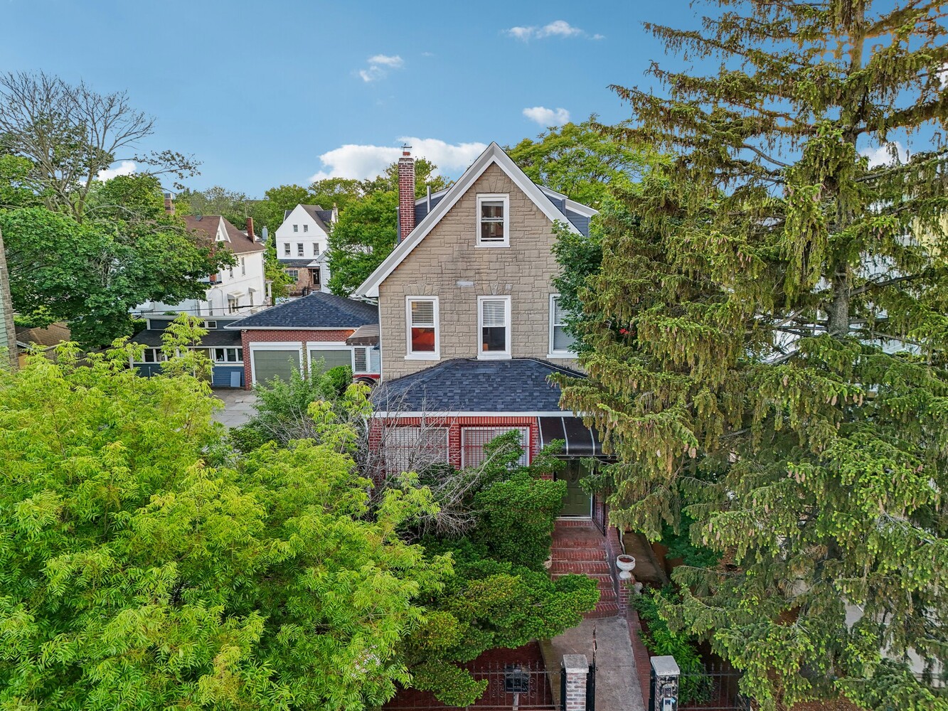 620 E 40TH Street