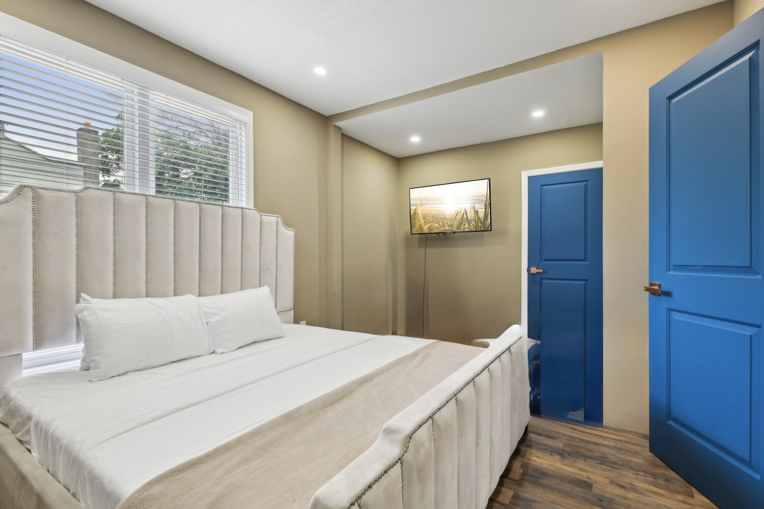 620 E 40TH Street