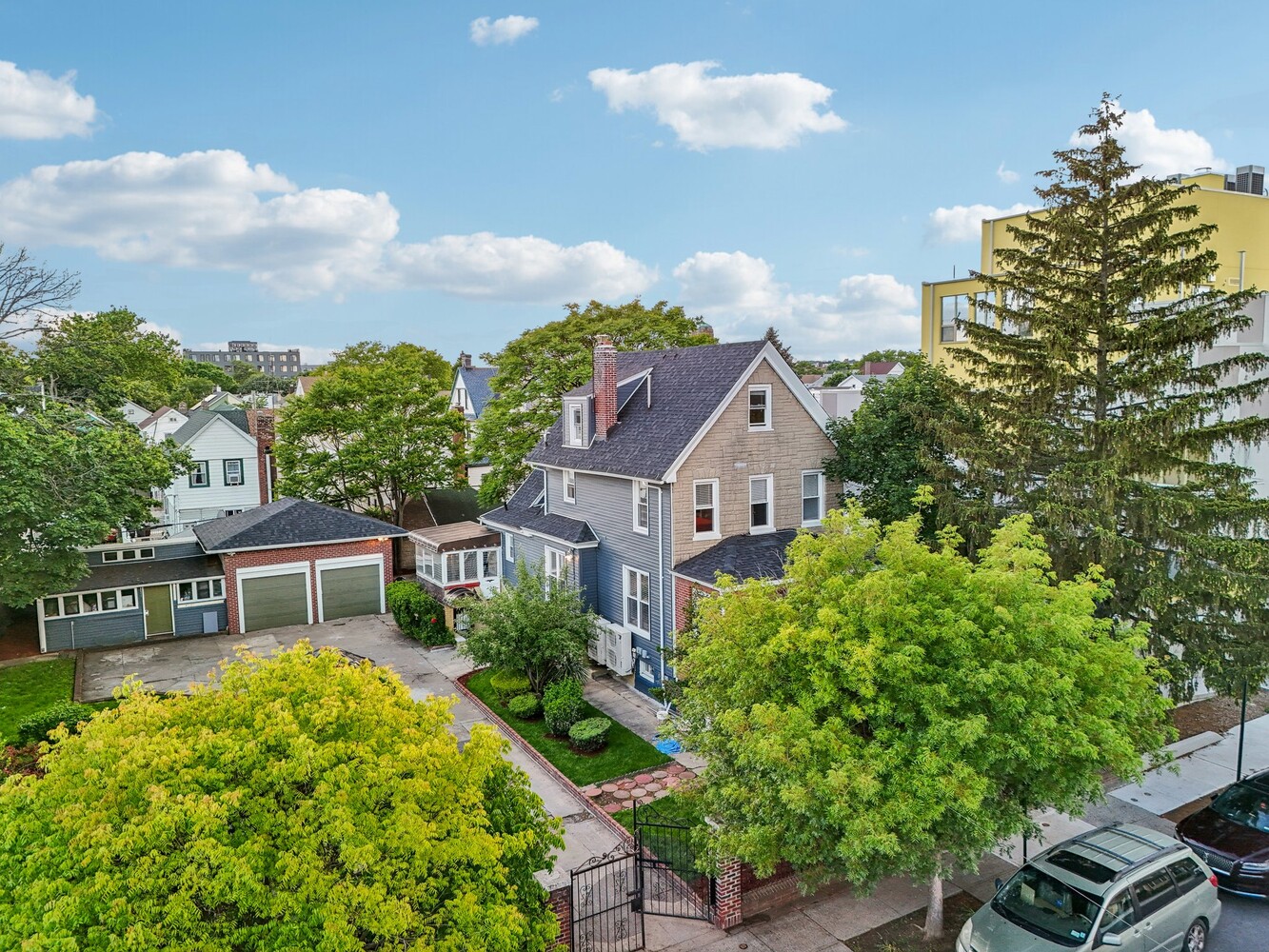 620 E 40TH Street