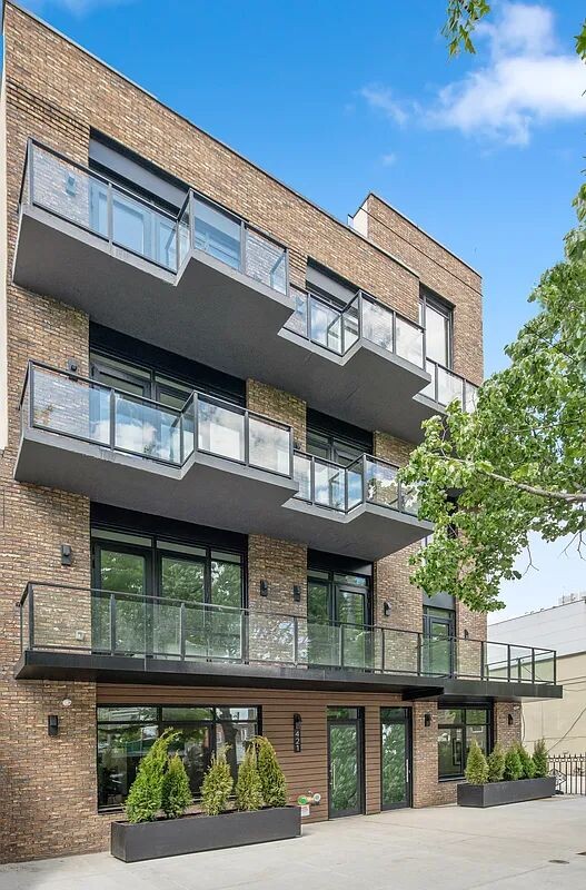 421 MAPLE Street 102