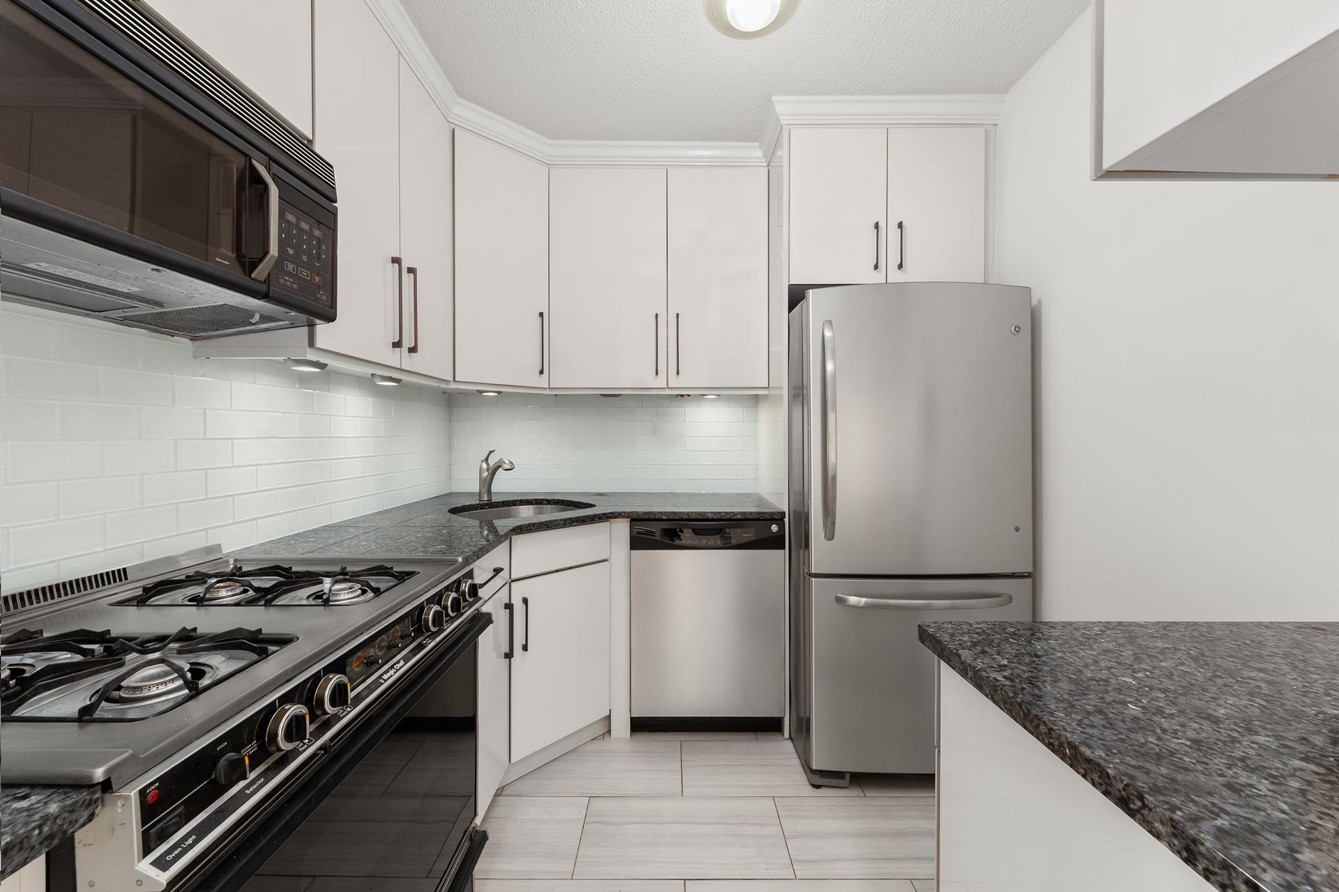 300 E 40TH Street 18F