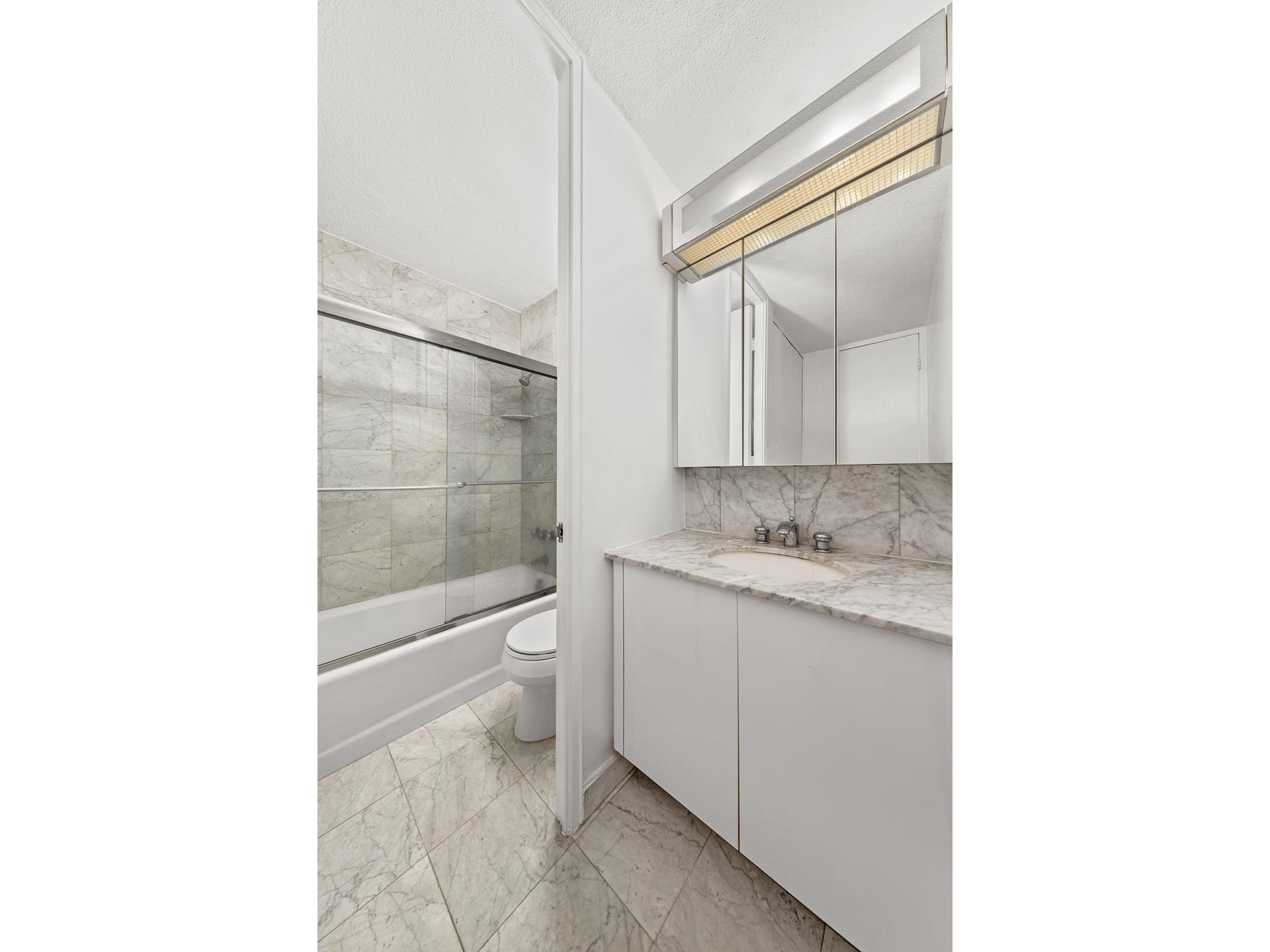 300 E 40TH Street 18F