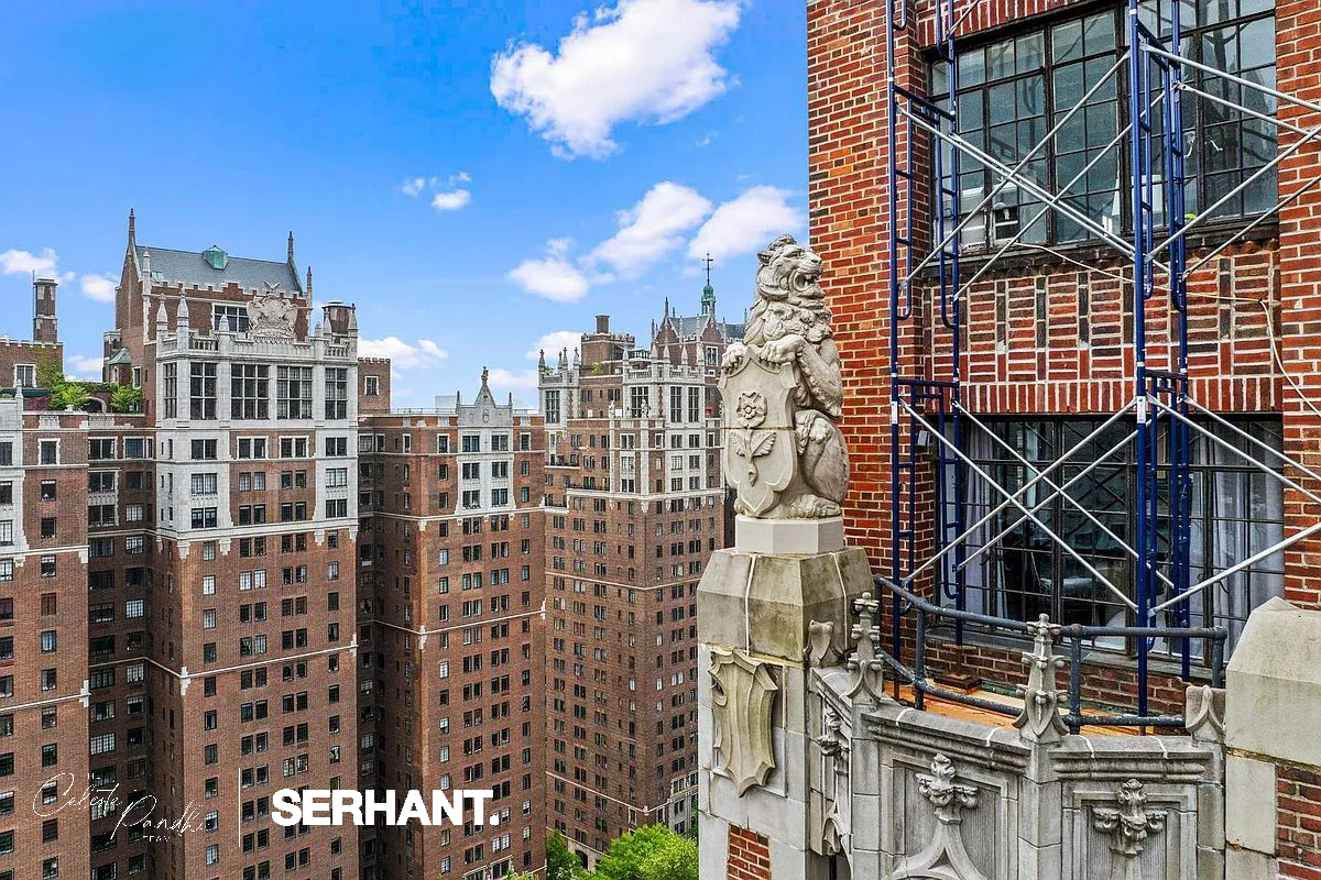 320 E 42ND Street 2318