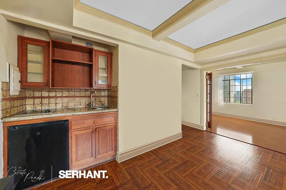 320 E 42ND Street 2318