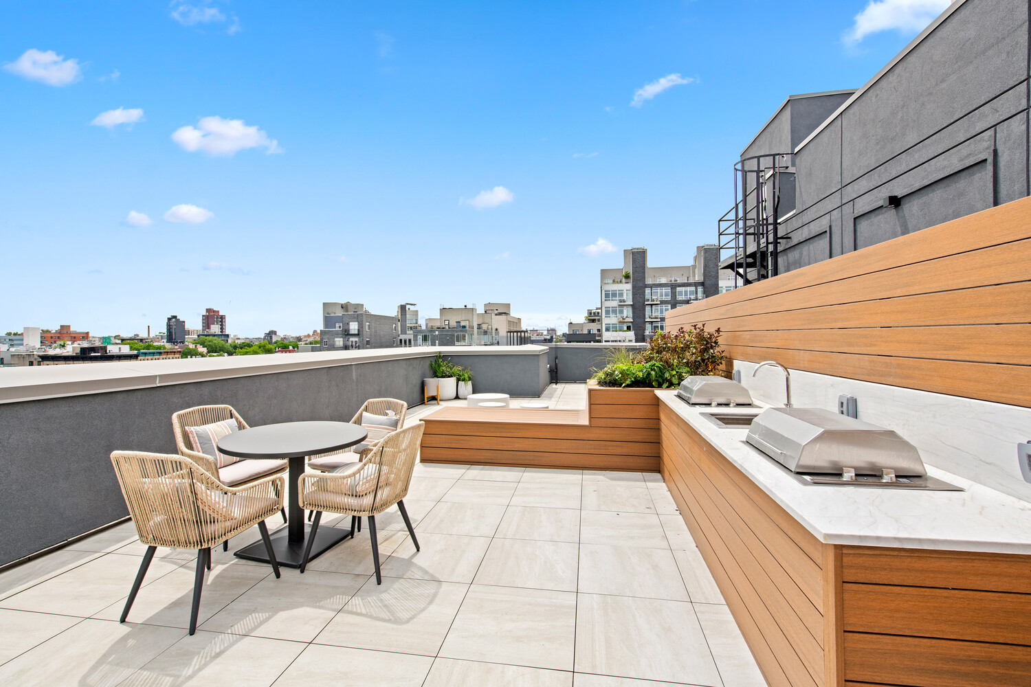65 ECKFORD Street 2T