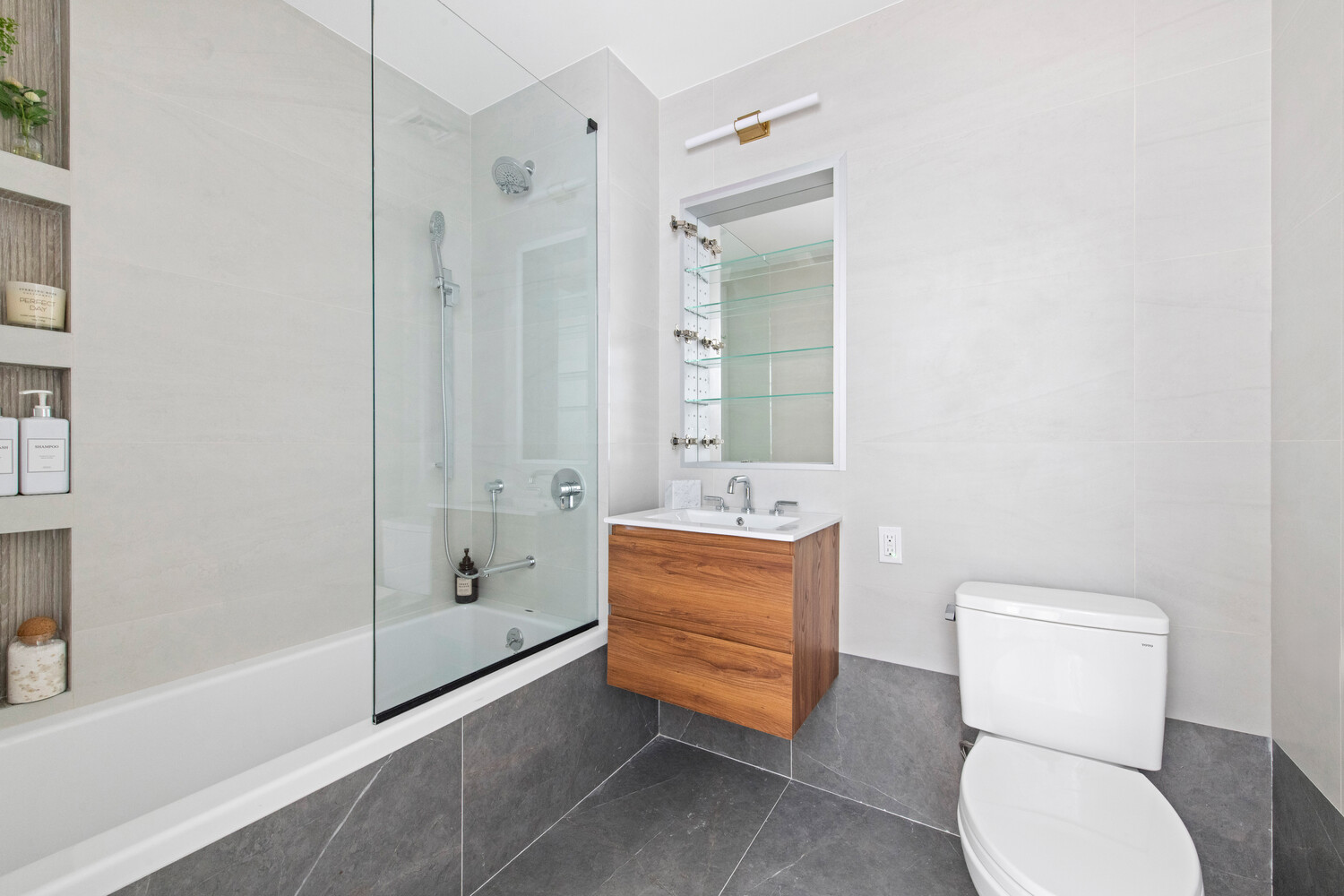 65 ECKFORD Street 2T