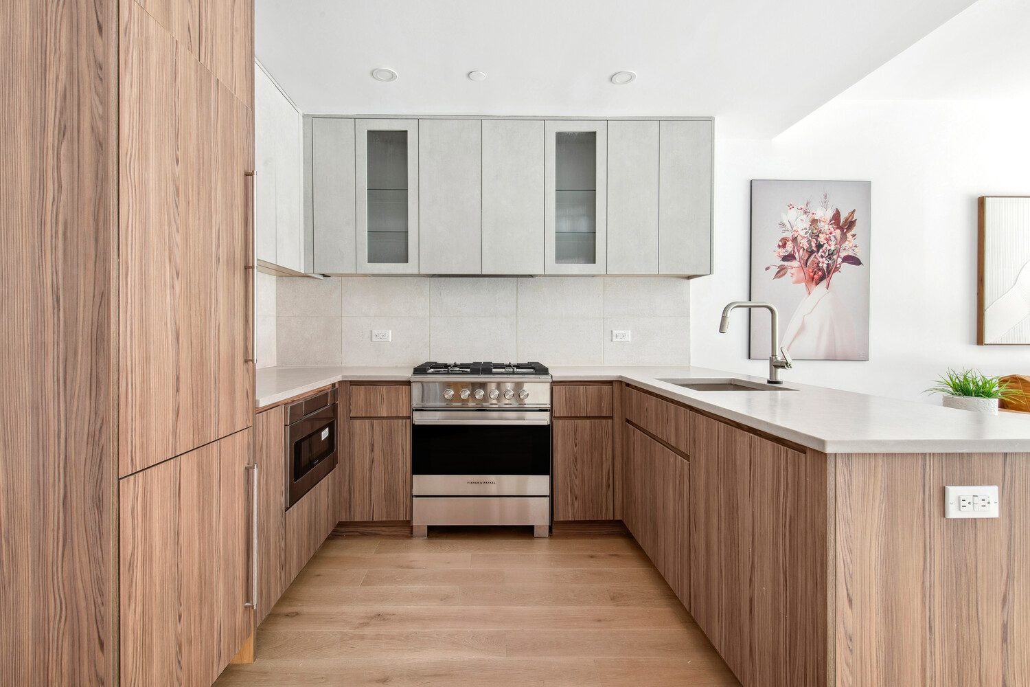 65 ECKFORD Street 2T