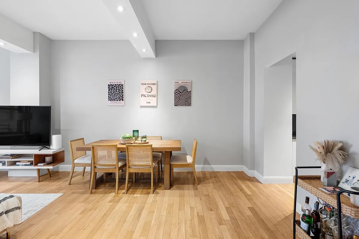 88 GREENWICH Street 604