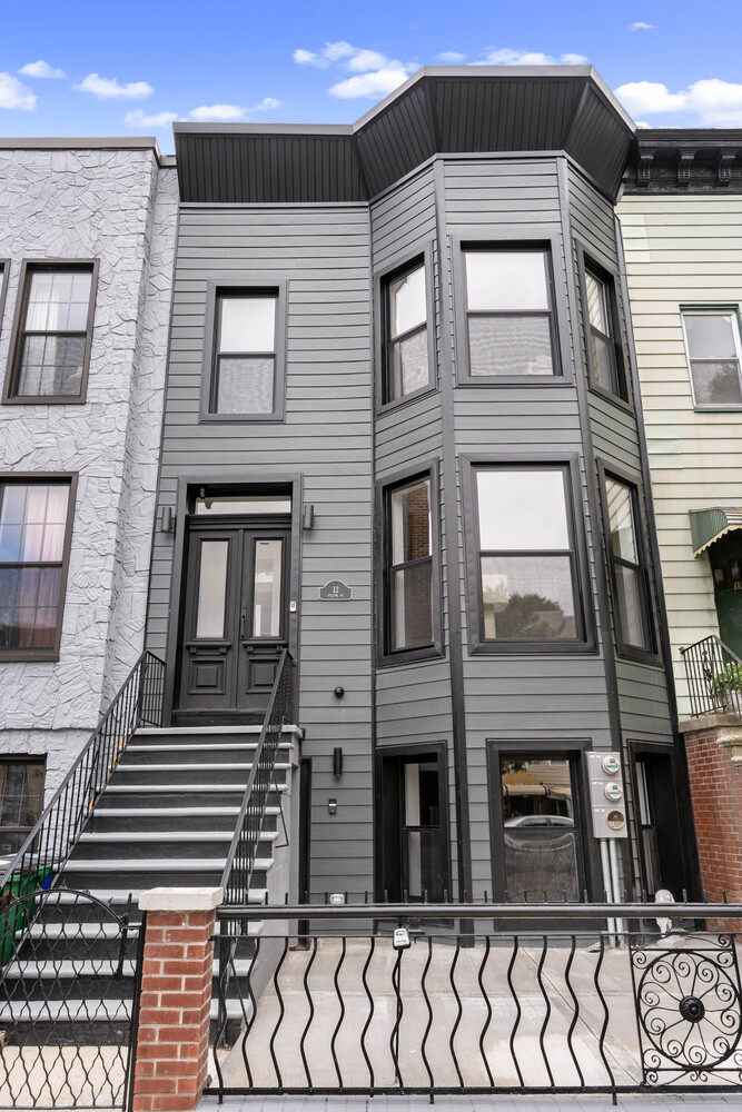12 PILLING Street