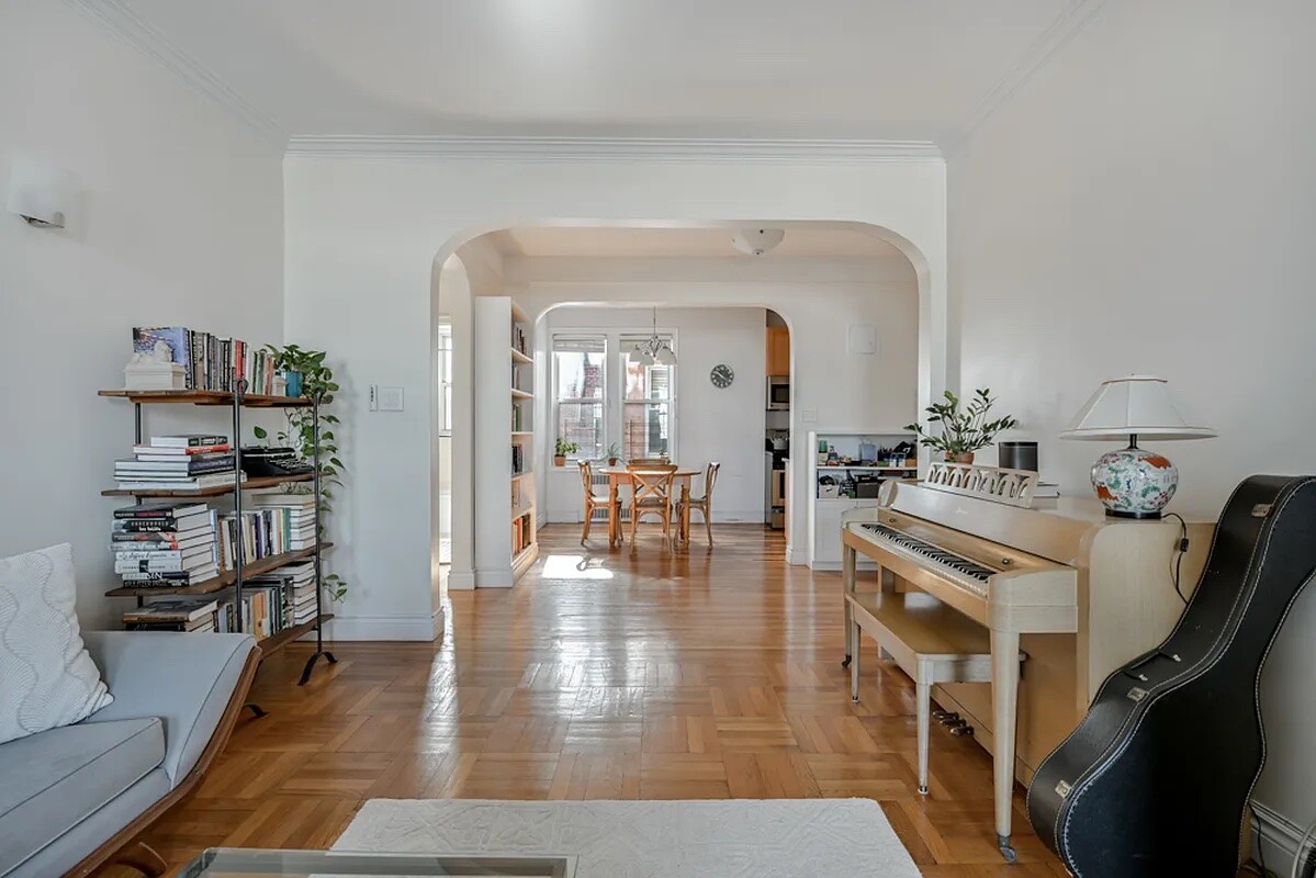 176 SEELEY Street 1D