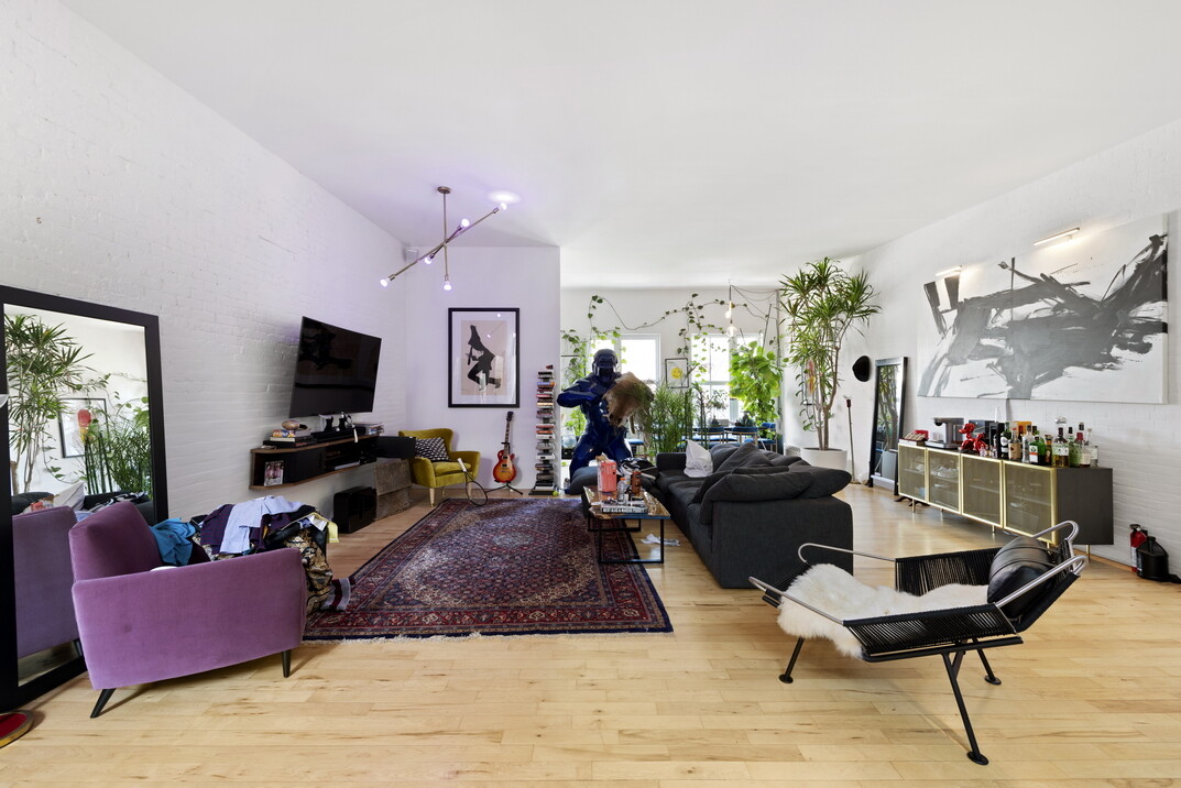 422 W BROADWAY PH