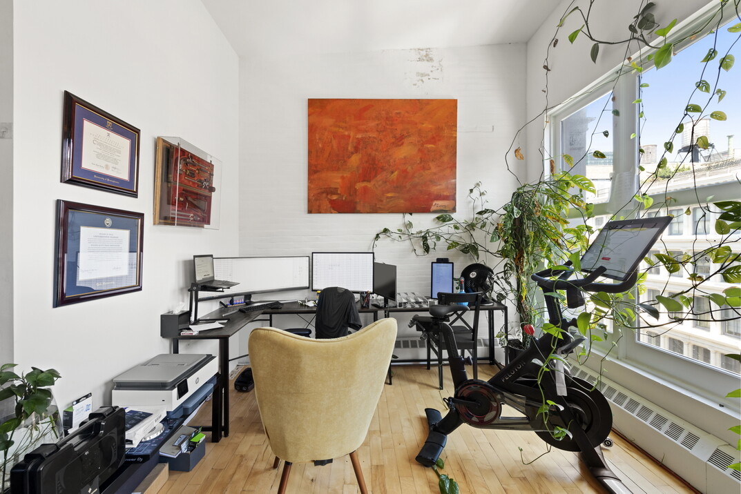 422 W BROADWAY PH