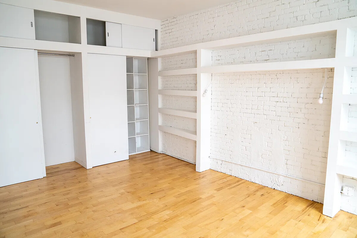 422 W BROADWAY PH