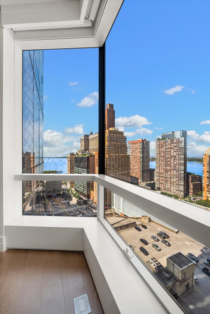 77 GREENWICH Street 23C