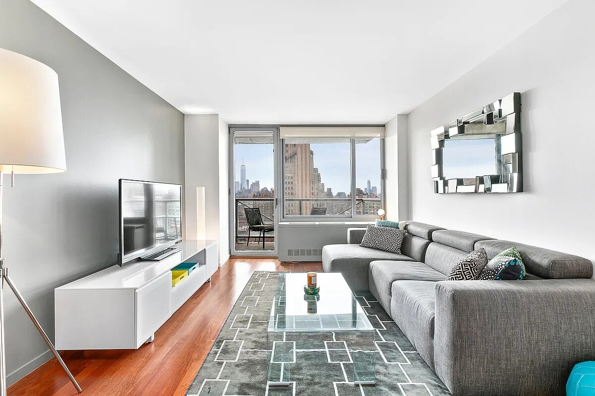 270 W 17TH Street 18F