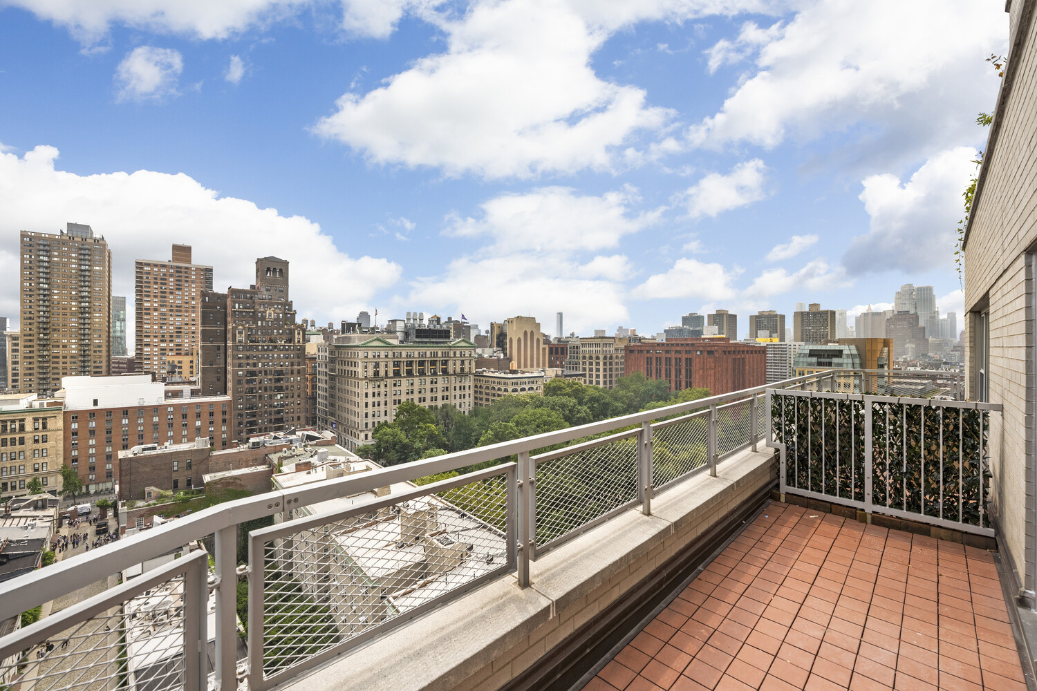2 5TH Avenue 18C