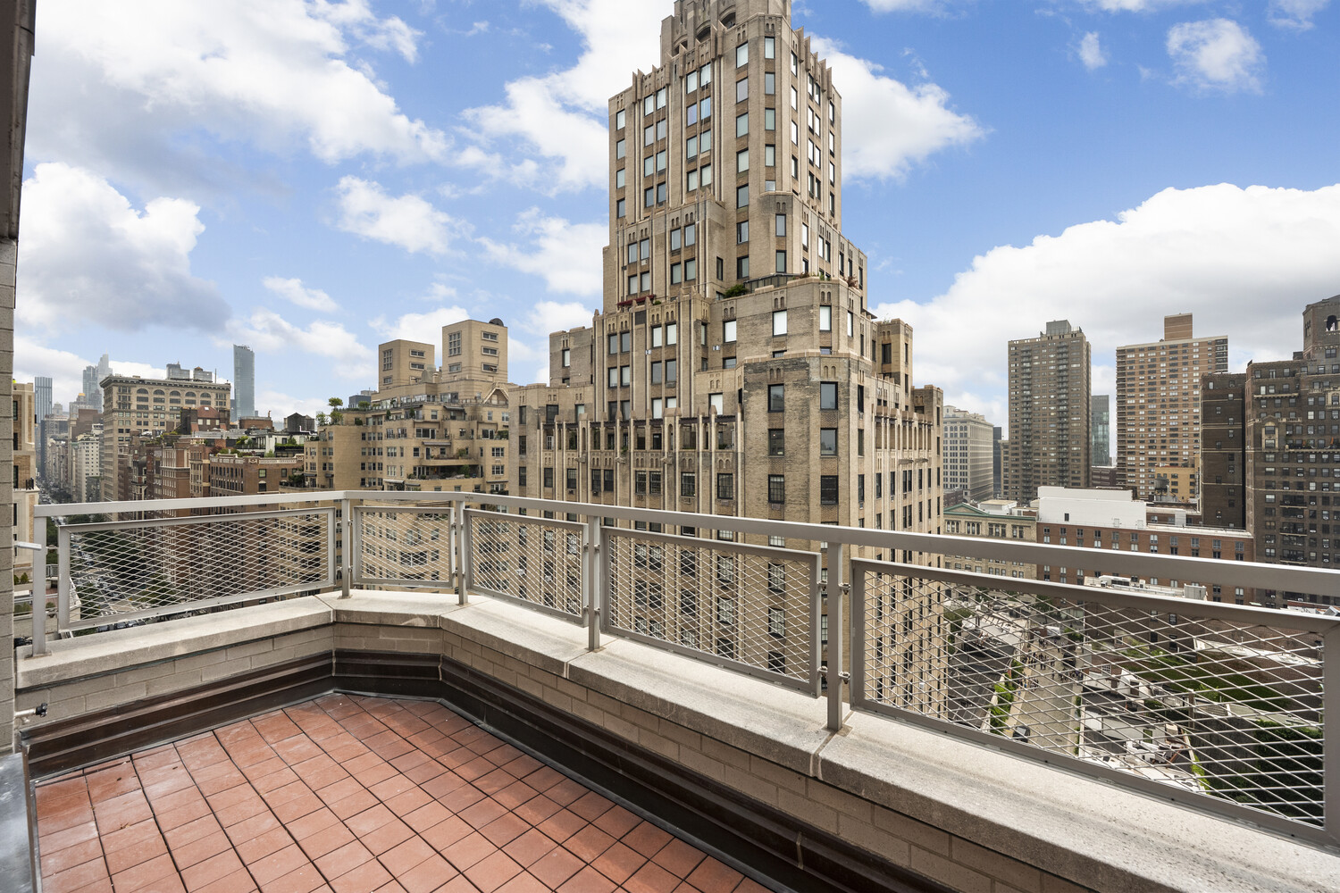2 5TH Avenue 18C