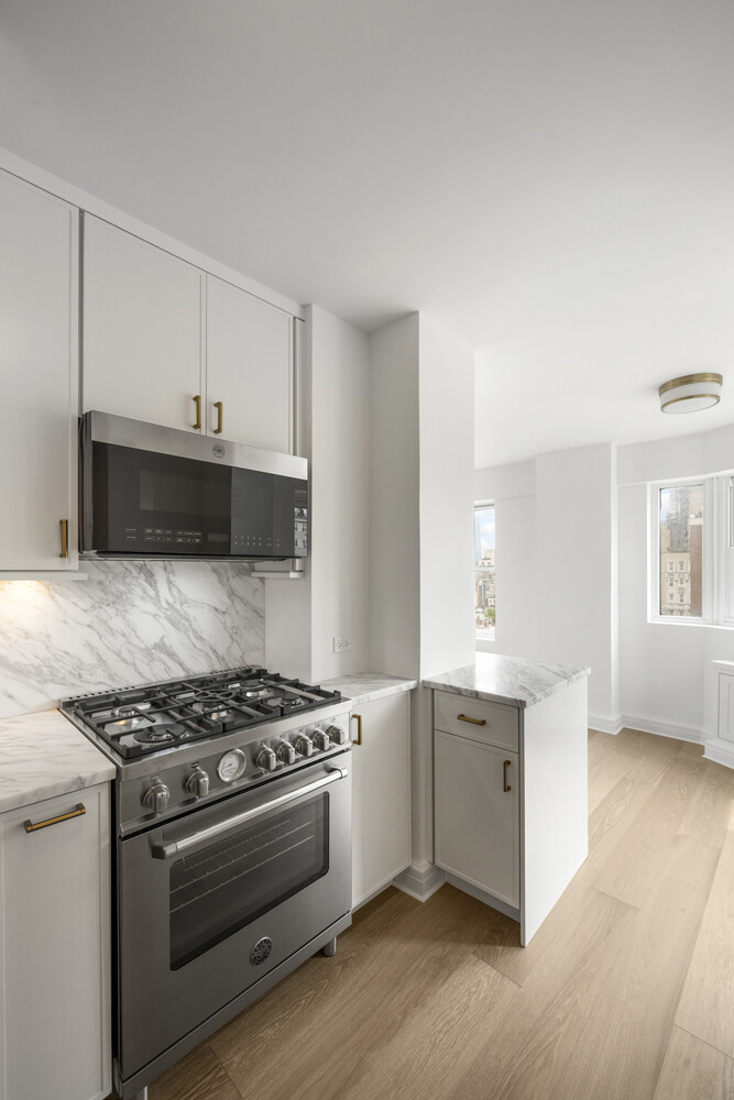 2 5TH Avenue 17R