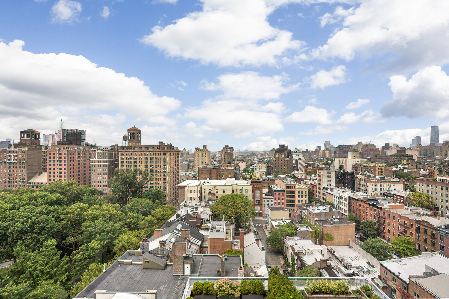 2 5TH Avenue 17R