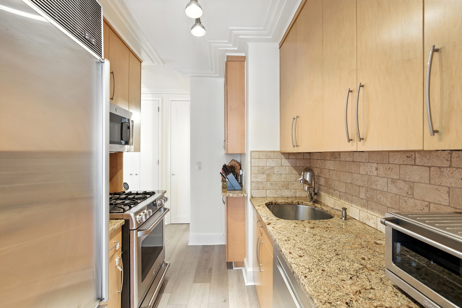 1725 YORK Avenue 33H